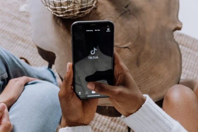 Cambio radical. Así sería TikTok, si lo compra Perplexity. El buscador de IA quiere liberate de su algoritmo adictivo 92 TikTok suma en España casi 22 millones de usuarios activos al mes