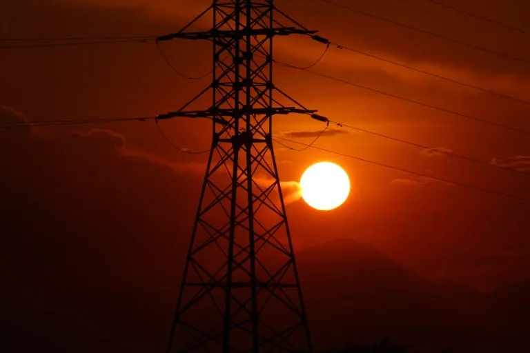 El apagón eléctrico en España tumba el 40% del tráfico de la prensa en Google Discover