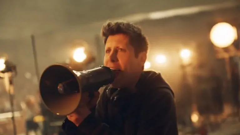 OpenAI lanza Sora 2. Es como TikTok. Cameos de ti mismo en vídeos con IA. Sam Altman ya tiene su red social