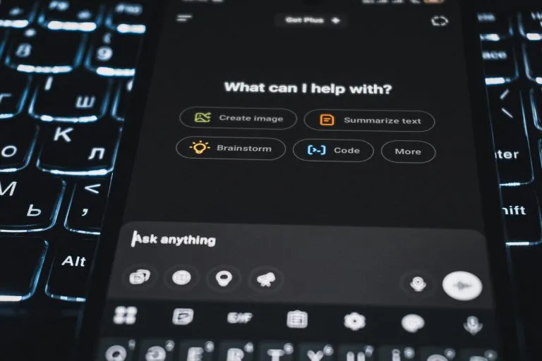 Bloquear ChatGPT o los bots de Gemini no te sirve de nada. Foto: UnSplash