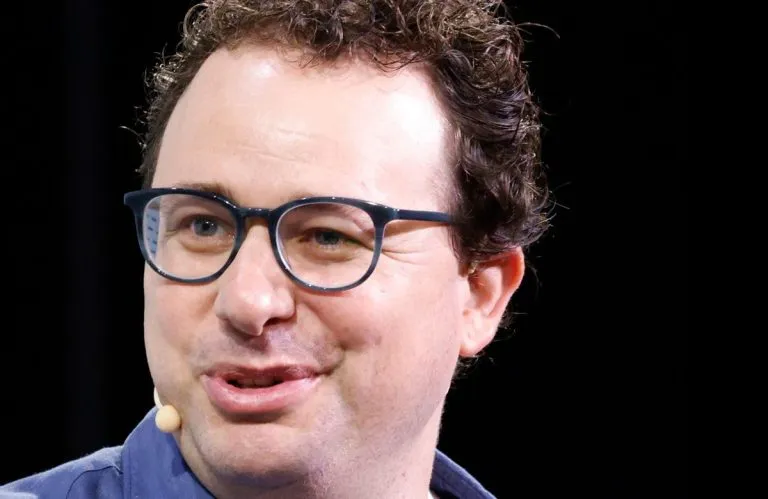 Anthropic busca SEO para posicionar Claude en Google y resto de buscadores de la IA 26 Dario Amodei, CEO de Anthropic, propietaria de Claude. Foto: Wikimedia